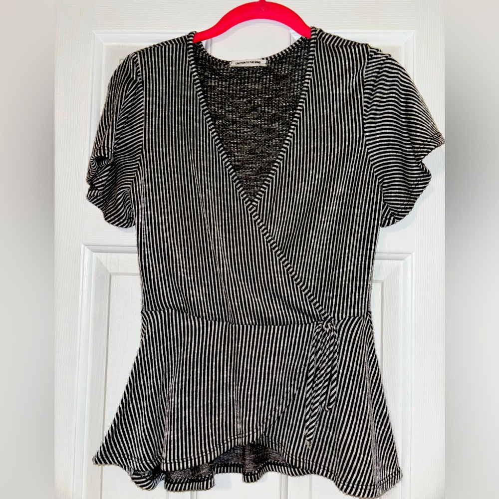 Juniors Top size small